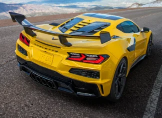 GM Issues Stop-Sale on 2025-2026 Chevy Corvette Models for Inoperable Rear Turn Signals Chevrolet Corvette ZR1
