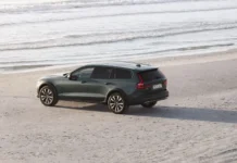 The Volvo V60 Is Dying in the US Next Year, As the Company “Evolves” Toward SUVs Volvo V60 Cross Country - Forest Green (featured)