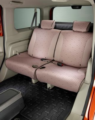 2010-honda-element-gets-dog-friendly-equipment-medium_4
