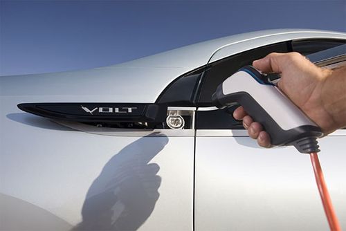 Chevrolet_volt_plug