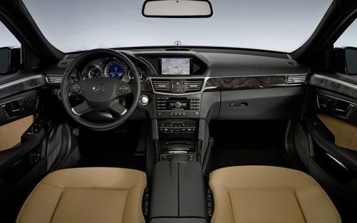112_0903_28z+2010_Mercedes-Benz_E-Class+interior_view