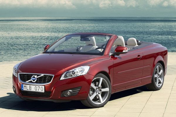 2011-volvo-c70-priced-from-39-950-with-more-standard-features