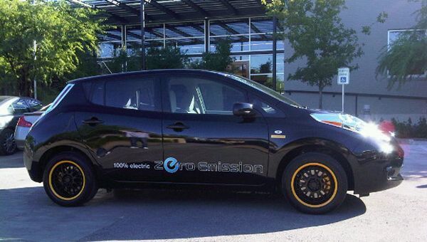 Nissan-leaf-armstrong
