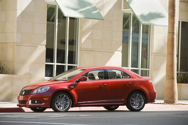 2011-suzuki-kizashi-sport-picture