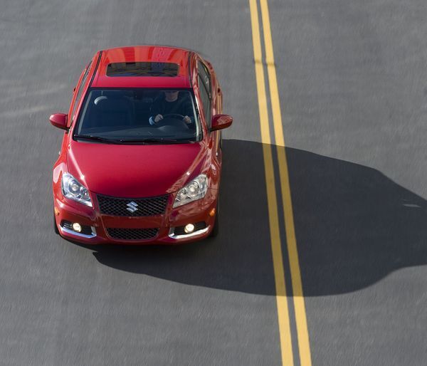 2011-Suzuki-Kizashi-Sport-photo