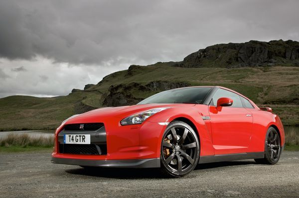 2012-nissan-gtr