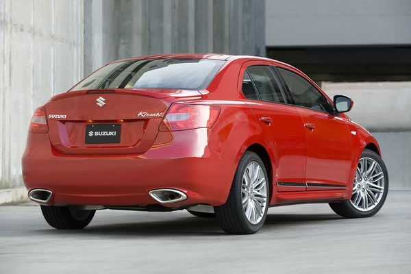 2011-Suzuki-Kizashi-Sport-37