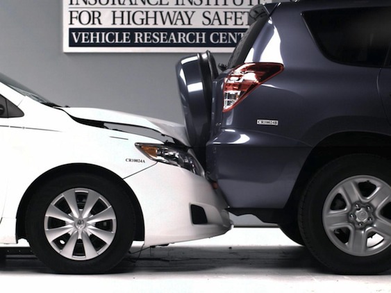 Iihs_small_car_suv_bumper_images_main