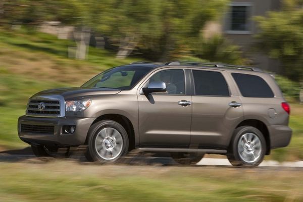 2010-toyota-sequoia _12_