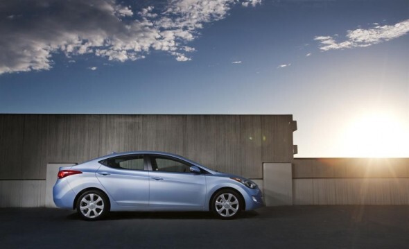 2011-Hyundai-Elantra-Right-Side-590x359