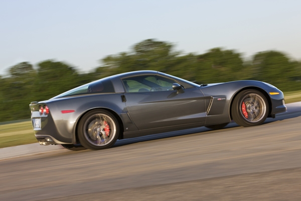 2011-chevrolet-corvette-z06-side-view