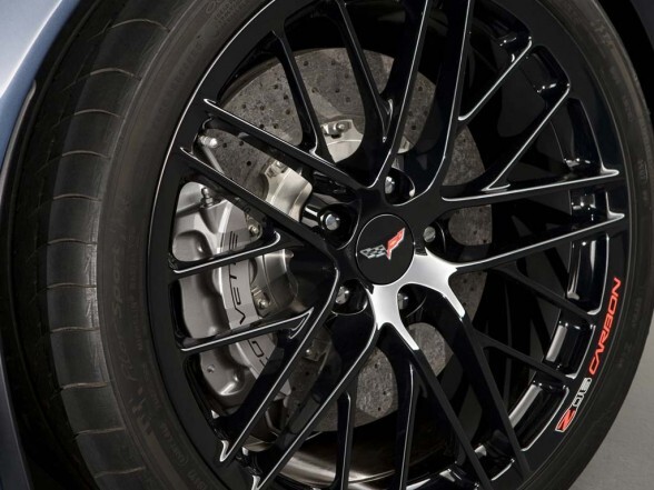 2011-Chevrolet-Corvette-Z06-Carbon-Limited-Edition-wheels-588x441