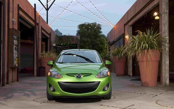 2011-mazda-2-7