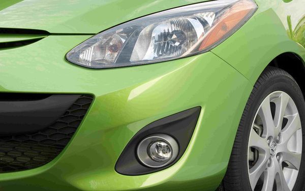 2011-mazda-2-12