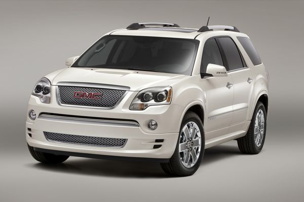 2011-GMC-Acadia-Denali-3