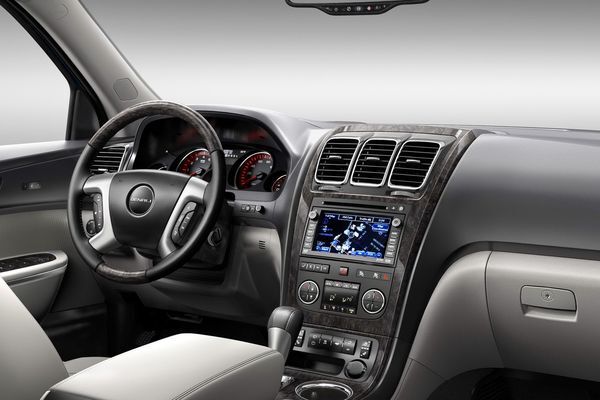 2011-GMC-Acadia-Denali-interior-2