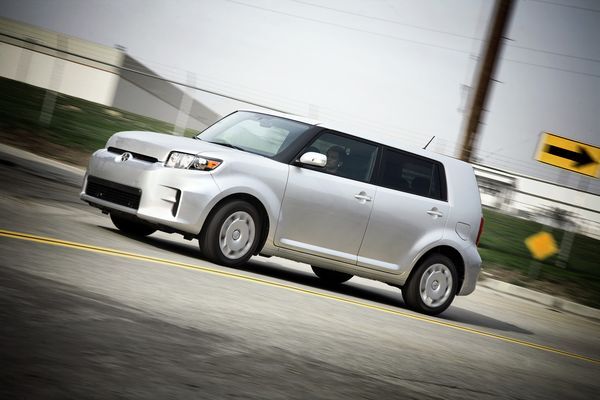 2011_scion_xb_4