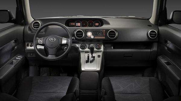 2011_scion_xb_11