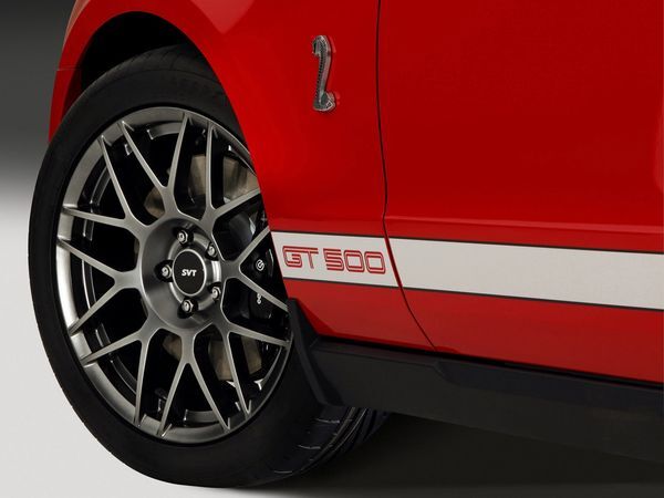 2011-ford-mustang-shelby-gt500-1600x1200-image-10