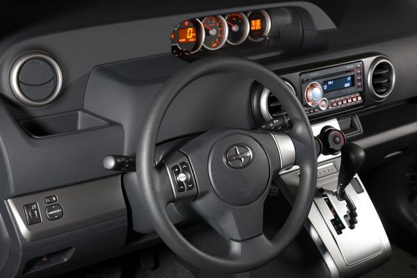 2011_scion_xb_10