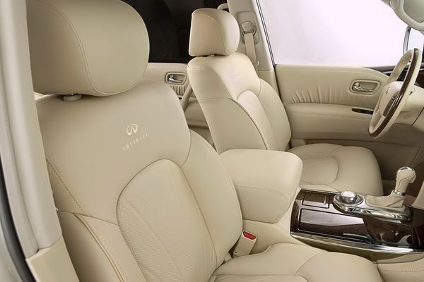 2011-Infiniti-QX56-Front-Seat-Luxury-Interior-Design