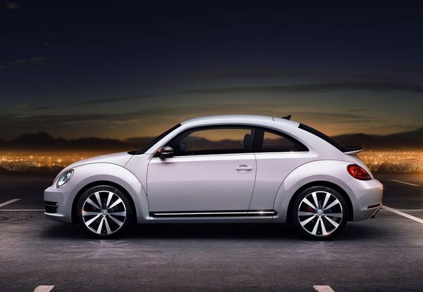 2012-Volkswagen-VW-Beetle-Side-Angle-3