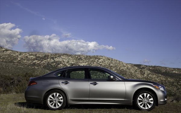 Infiniti-M-2012-widescreen-01