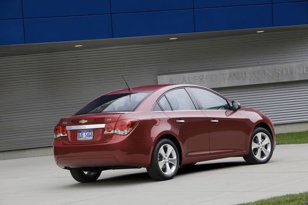 2011_chevy_cruze_us_spec_10