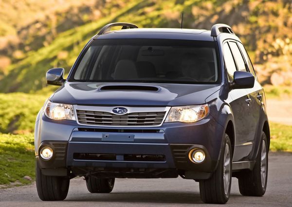 2011-Subaru-Forester-Front-Angle-View
