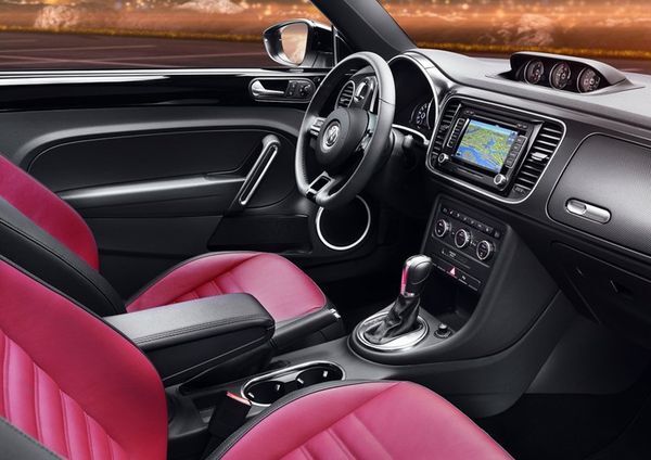 2012-Volkswagen-VW-Beetle-Interior