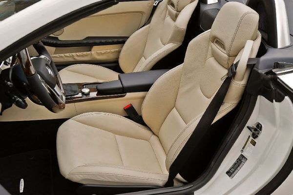 2012-Mercedes-Benz-SLK350-Front-Seat-Design