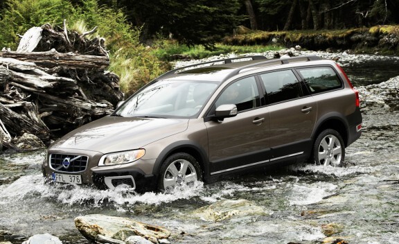 2011_volvo_xc70_2_cd_gallery