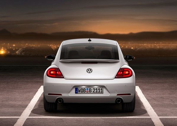 2012-Volkswagen-VW-Beetle-Front-Angle-2