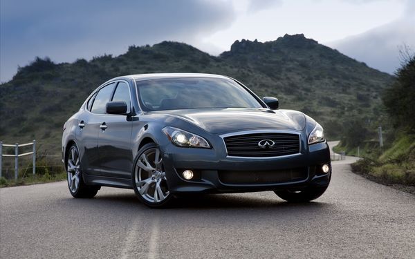 Infiniti-M-2012-widescreen-05