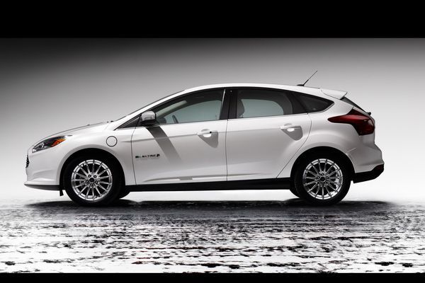 FORD-FOCUS-ELECTRIC-17 FORD-FOCUS-ELECTRIC-17