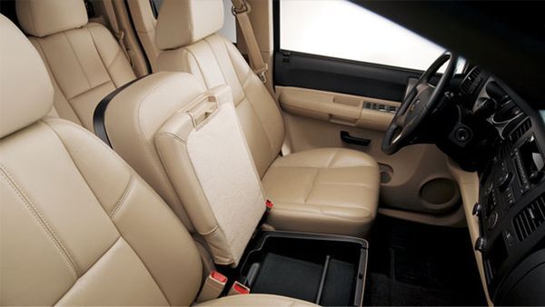 Chevrolet-Silverado-2500HD-interior