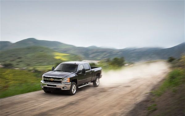 2011-chevrolet-silverado-2500HD-front-end-in-motion