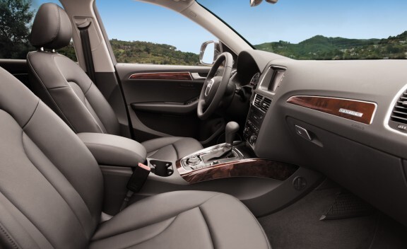 2011_audi_q5_2_0t_quattro_interior-2