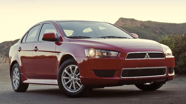 2012-Mitsubishi-Lancer-SE-front-3-4