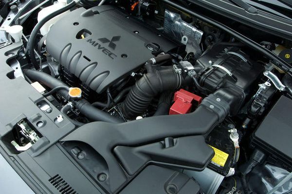 2012-Mitsubishi-Lancer-SE-2_4-engine