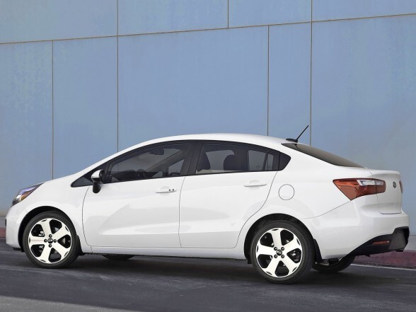 2012-Kia-Rio-Sedan-Rear-Side-View-588x441 2012-Kia-Rio-Sedan-Rear-Side-View-588x441