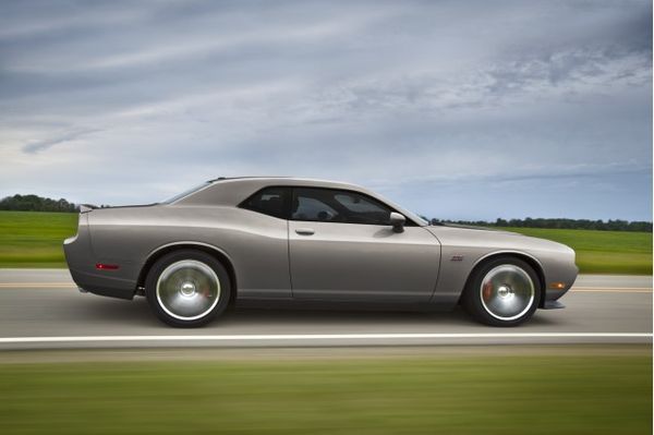 2012-dodge-challenger_100356170_m