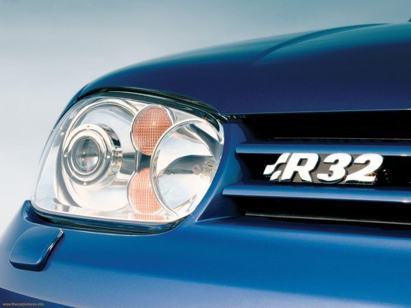 Modern collectibles revealed: VW Golf R32 2004 and 2008 - TFLcar
