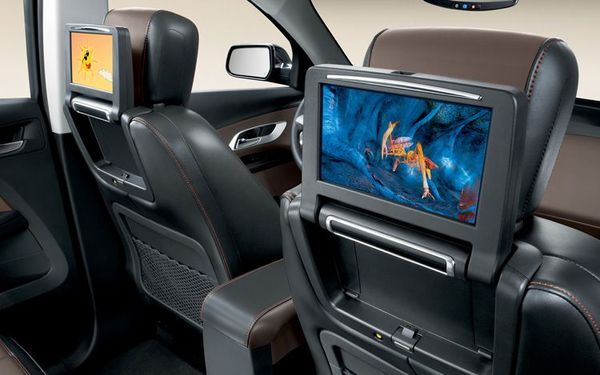 2011-Chevrolet-Equinox-rear-entertainment 2011-Chevrolet-Equinox-rear-entertainment