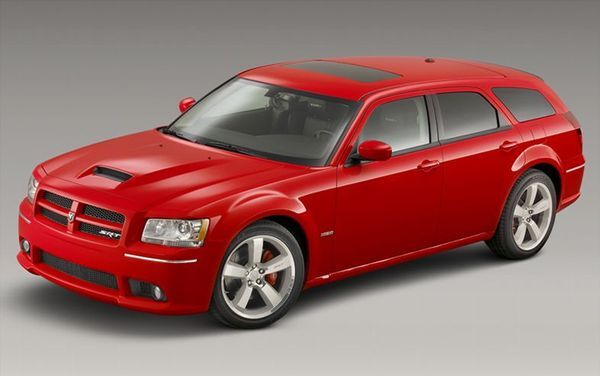 112_0707_01z+2008_dodge_magnum_SRT8+front_three_quarter