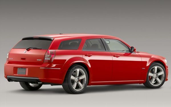 112_0707_04z+2008_dodge_magnum_SRT8+rear_view