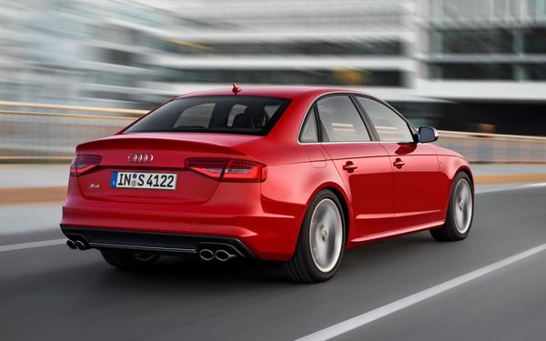 2012-Audi-S4-Rear-Three-Quarters-View-1024x640