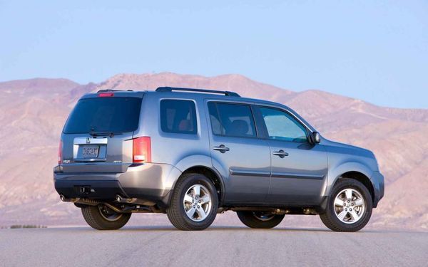 2011-Honda-Pilot-rear-view-1024x640 2011-Honda-Pilot-rear-view-1024x640