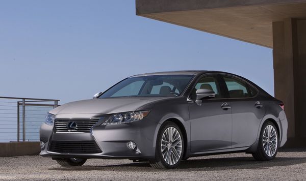 2013-Lexus-ES-350-and-ES-300h-Hybrid