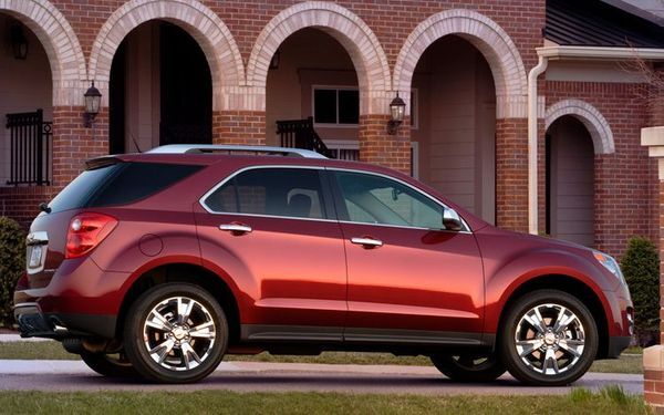 2011-Chevrolet-Equinox-rear-view 2011-Chevrolet-Equinox-rear-view
